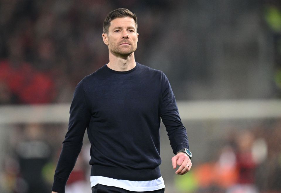 Xabi Alonso, head coach of Leverkusen, looking disappointed.
