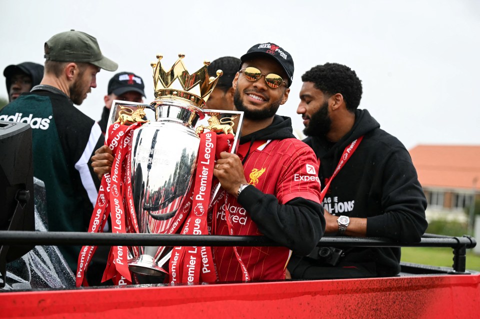 Cody Gakpo holding the Premier League trophy.