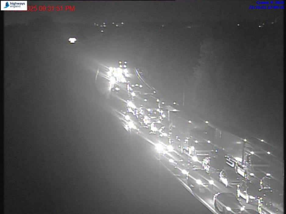 INTERNET UNKNOWN..Caption - M1 closed between J12 and J13..Link - http://trafficcameras.uk/cameras/614.jpg