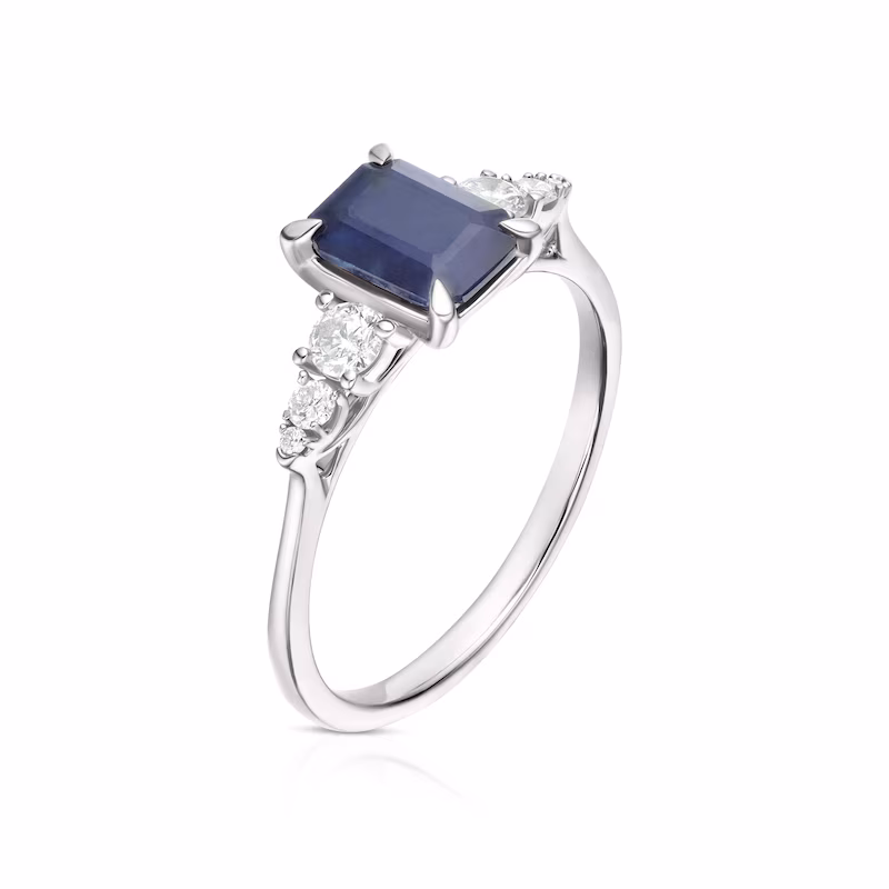 Ring with sapphire and diamonds.