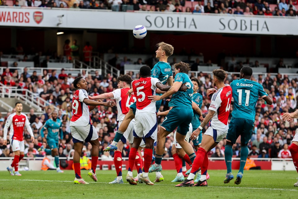 Dean Huijsen of Bournemouth scoring a goal during a soccer match.