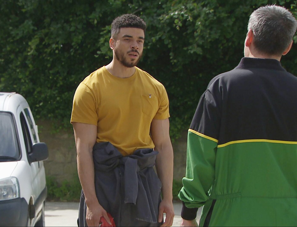 Nate Robinson and Cain Dingle arguing.