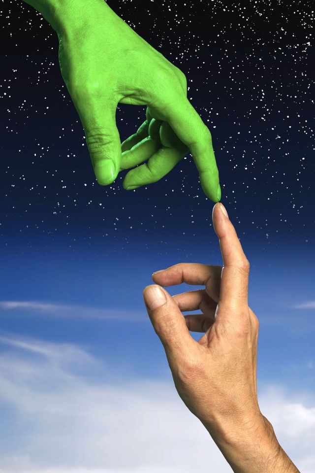 Aliens could be trying to contact us, expert says