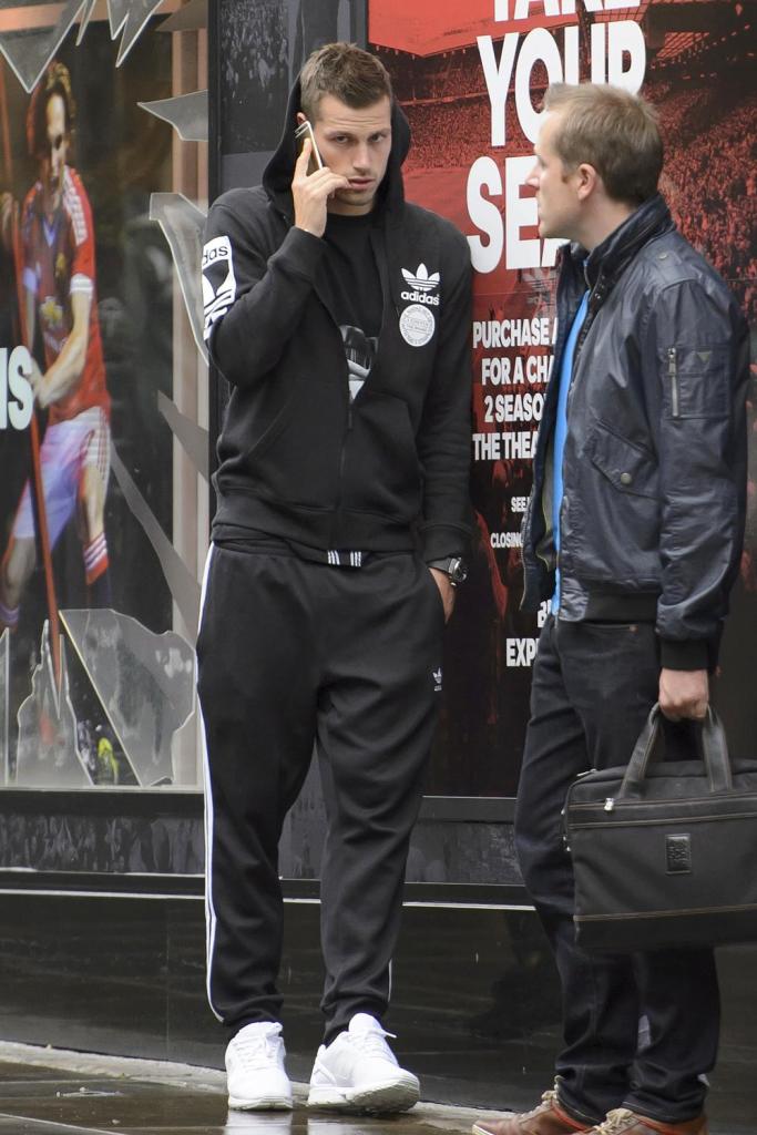 Schneiderlin waits for Camille to finish her shift at adidas