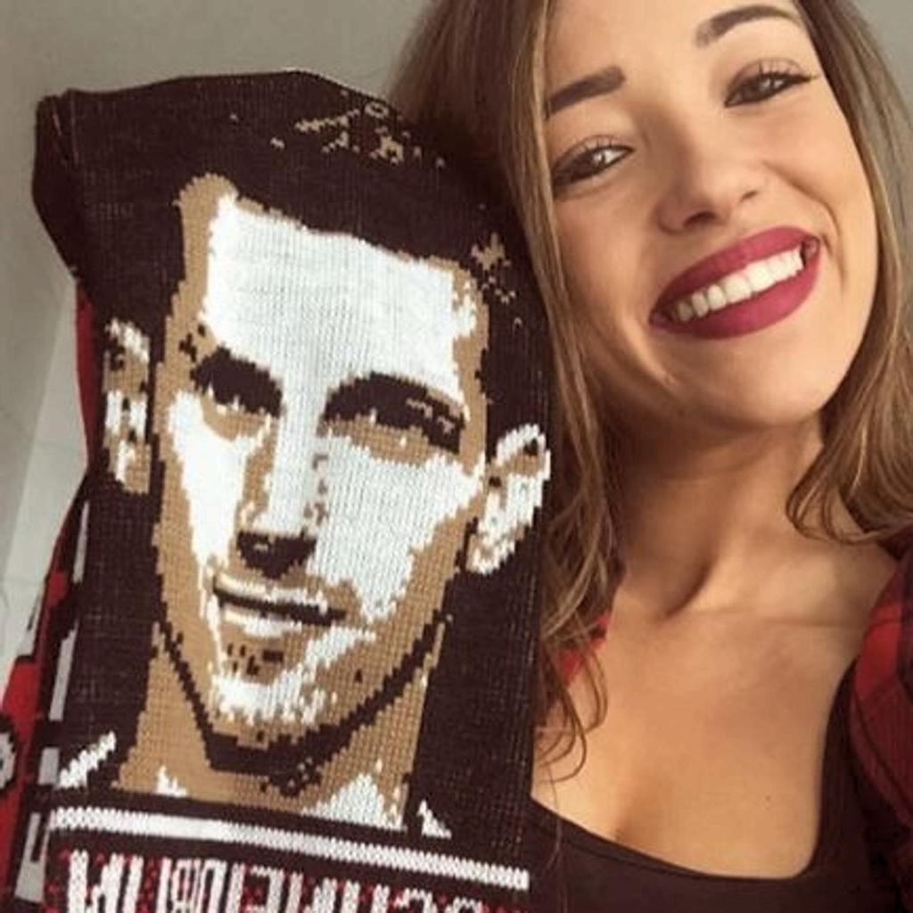 Camille poses with a Schneiderlin scarf and posts it on Instagram