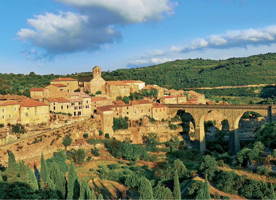 A ville on a hill- Minerve is très magnifique