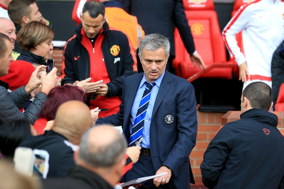 Ryan Giggs has been told by the Manchester United hierarchy to choose his job