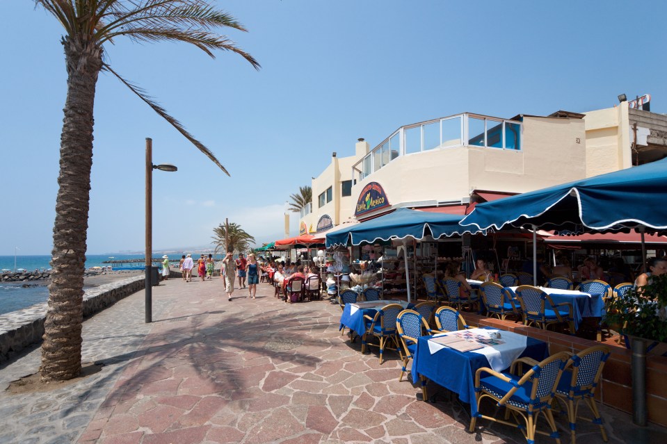 Seafront cafes at Las Veroni