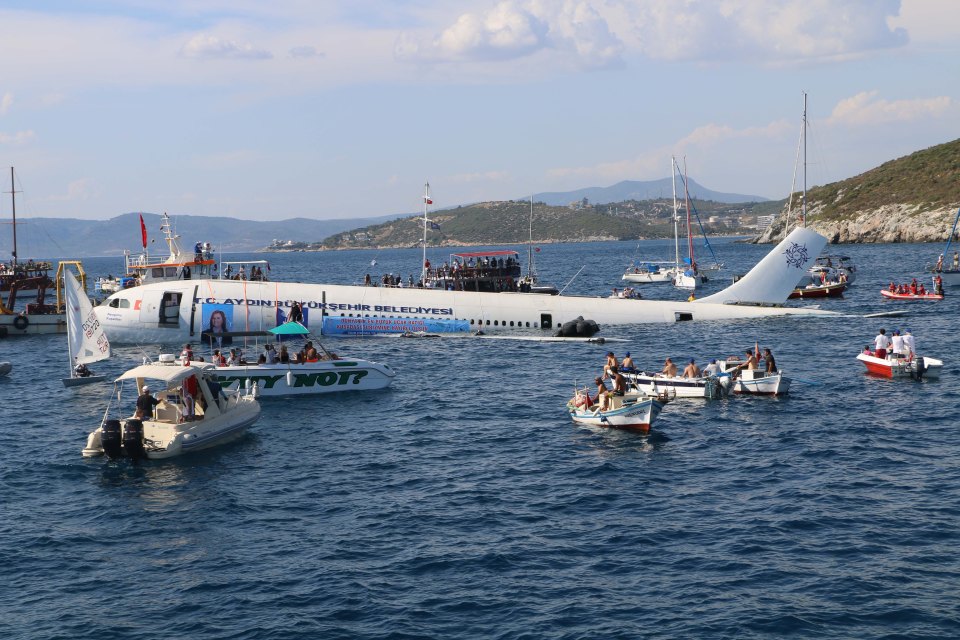 Airbus A300 Sunk To Serve As A Reef.