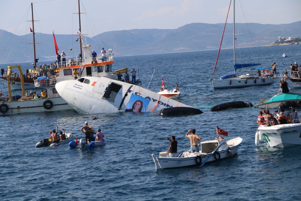 Airbus A300 Sunk To Serve As A Reef.