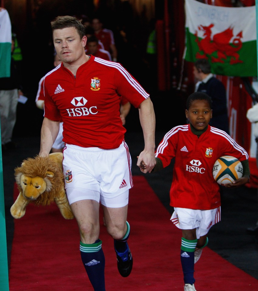 British and Irish Lions captain Brian O‘Driscoll carries a lion mascot out in Johannesburg, South Africa, 2009 