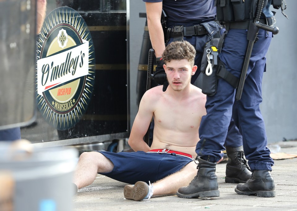 FAMEFLYNET - England Fans Fighting In Marseille Ahead Of England Russia EURO 2016 Game