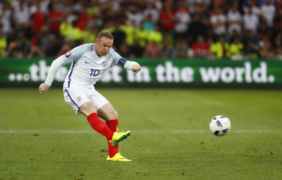 Rooney almost scored with a brilliant volley at goal