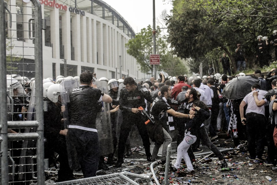 FBL-TUR-BESIKTAS-BURSA-DEMO