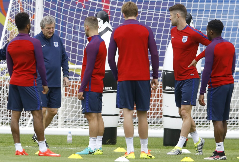 England manager Roy Hodgson, second left, speaks to his players during a training session in Chantilly, France, Wednesday, June 15, 2016. England will face Wales in a Euro 2016 Group B soccer match in Lens on Thursday, June 16. (AP Photo/Kirsty Wigglesworth)