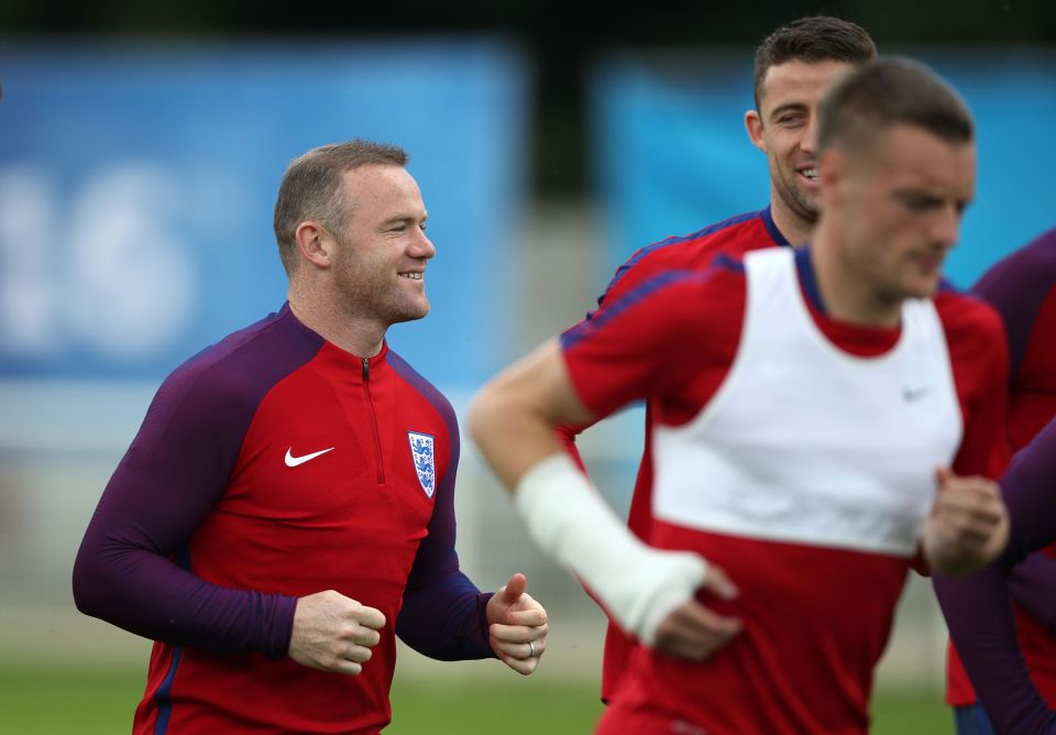 United will hand Wayne Rooney a new contract when he returns from Euro 2016