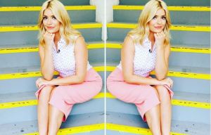 Holly Willoughby looks gorgeous in pastel pink tight pencil skirt and sexy heels