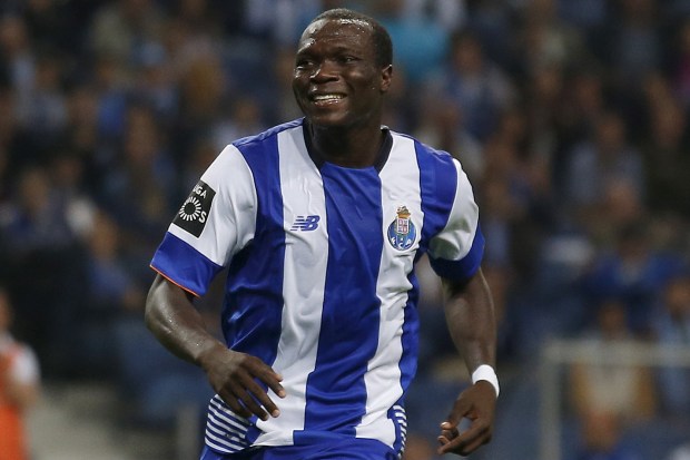 Porto's Vincent Aboubakar celebrates his goal against Vitoria Setubal during their Portuguese premier league soccer match at Dragao stadium in Porto, Portugal November 8, 2015. REUTERS/Rafael Marchante - RTS621S