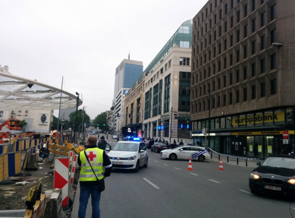 Police blocks access to City 2 shopping mall during anti-terror operation in Brussels