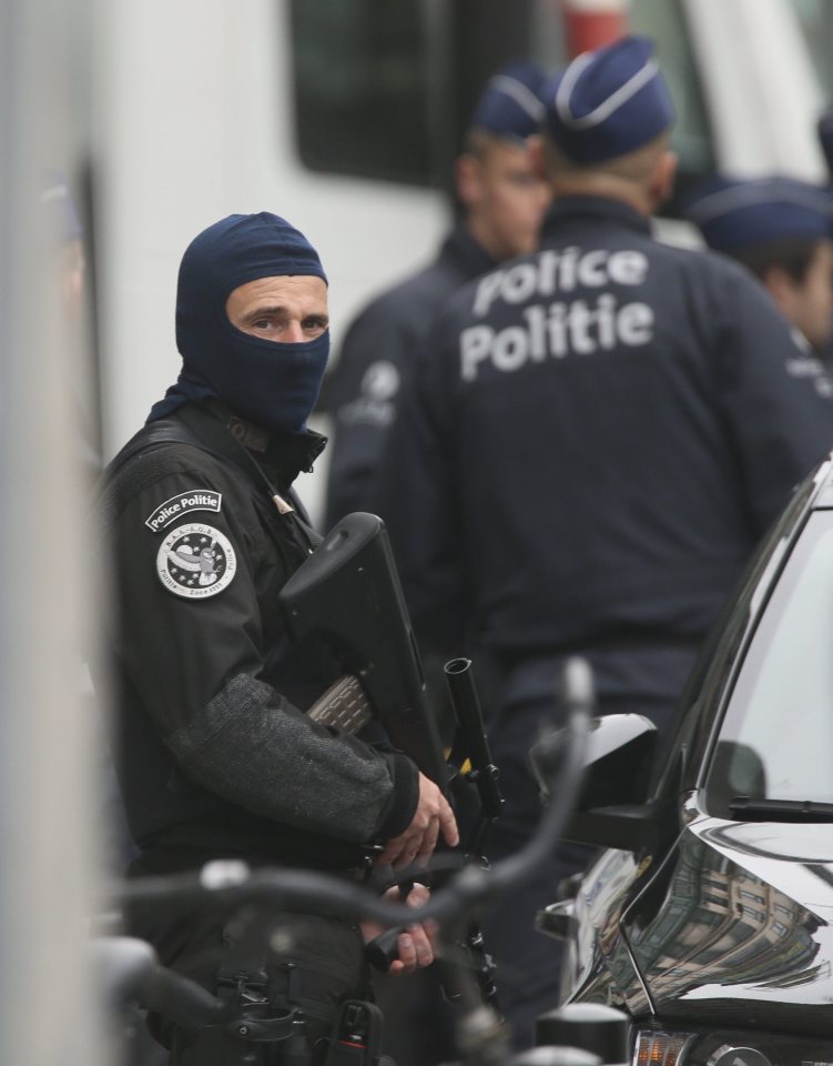 Police blocks access to City 2 shopping mall during anti-terror operation in Brussels