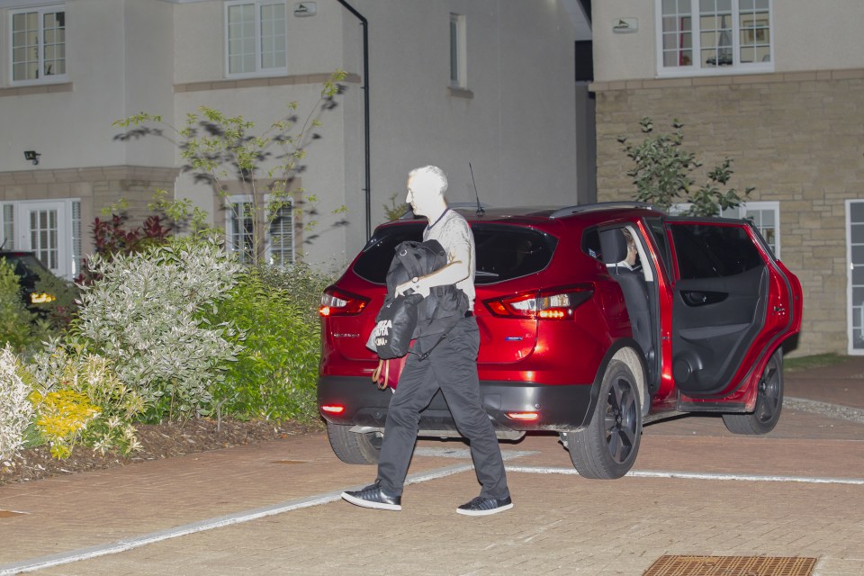 Leaving her dad to carry her bag into the house