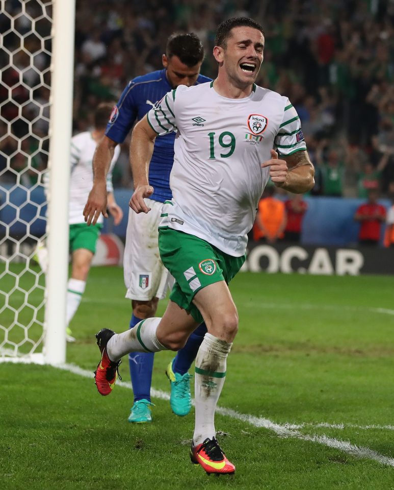 LILLE, FRANCE - JUNE 22: Robbie Brady of Republic of Ireland celebrates after he scores during the UEFA EURO 2016 Group E match between Italy and Republic of Ireland at Stade Pierre-Mauroy on June 22, 2016 in Lille, France. (Photo by Ian MacNicol/Getty Images)