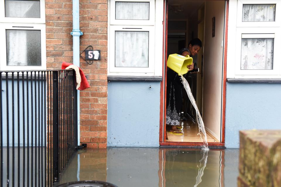 London, UK. 23th June 2016. UK Weather: Heavy rain causes flooding in Canning Town. ¿ ZEN - Zaneta Razaite / Alamy Live News