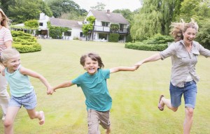 This is how your parenting style affects your kids’ future income and happiness