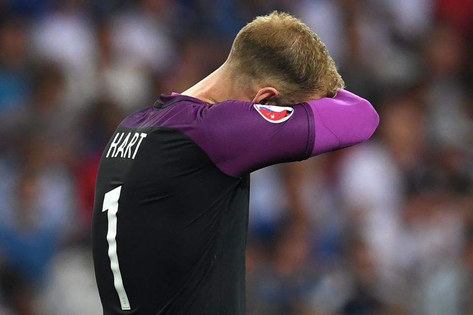England's goalkeeper Joe Hart reacts dur
