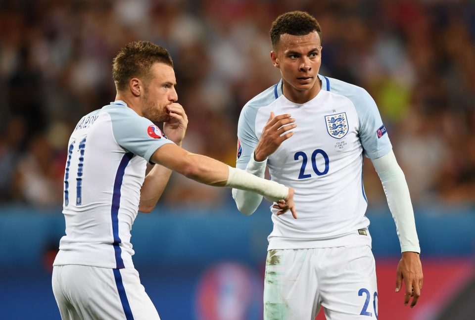 NICE, FRANCE - JUNE 27: Jamie Vardy (L) of England delivers the instuction from the bench to Dele Alli (R) during the UEFA EURO 2016 round of 16 match between England and Iceland at Allianz Riviera Stadium on June 27, 2016 in Nice, France. (Photo by Michael Regan - The FA/The FA via Getty Images)