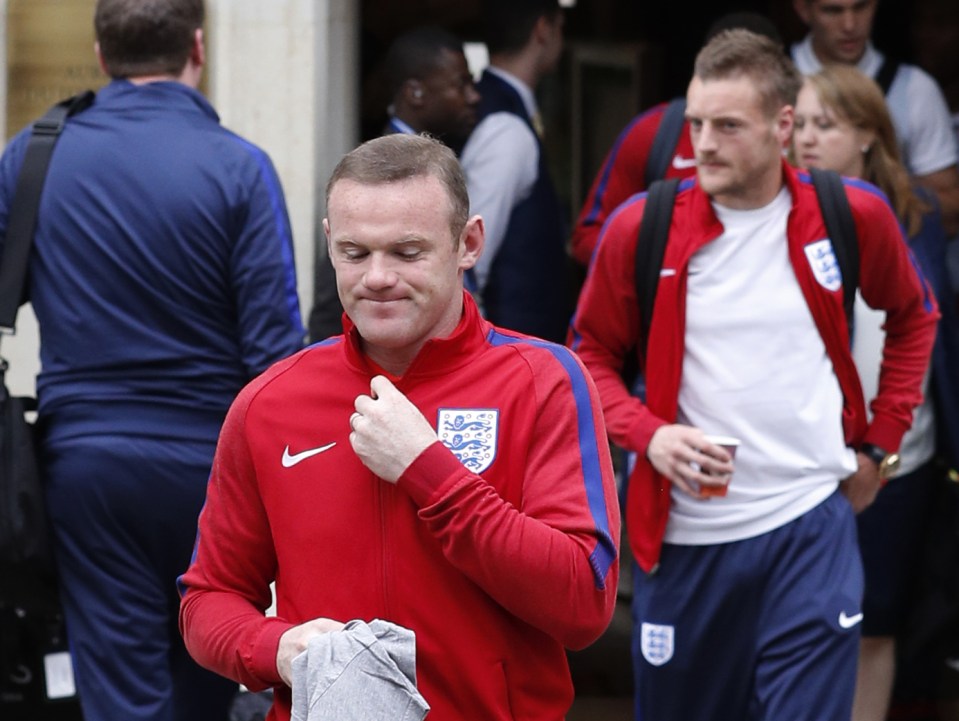 Why can't skipper Wayne Rooney show the same fight he does for Manchester United?