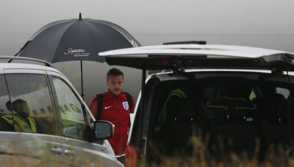 England return to UK following EURO 2016 elimination