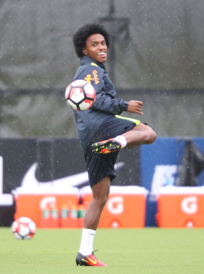 Mourinho is keen to work with Brazilian midfielder Willian at Old Trafford