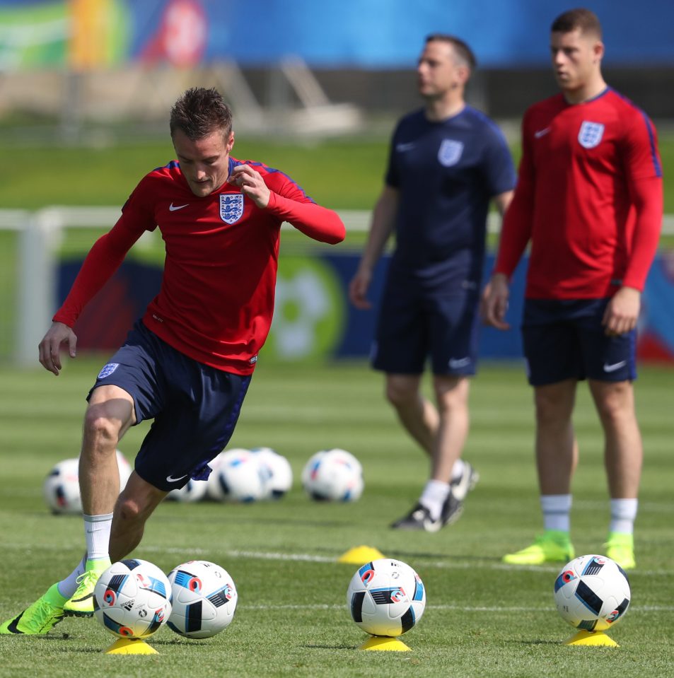 In-demand Jamie Vardy shows his pace in England training in Chantilly 
