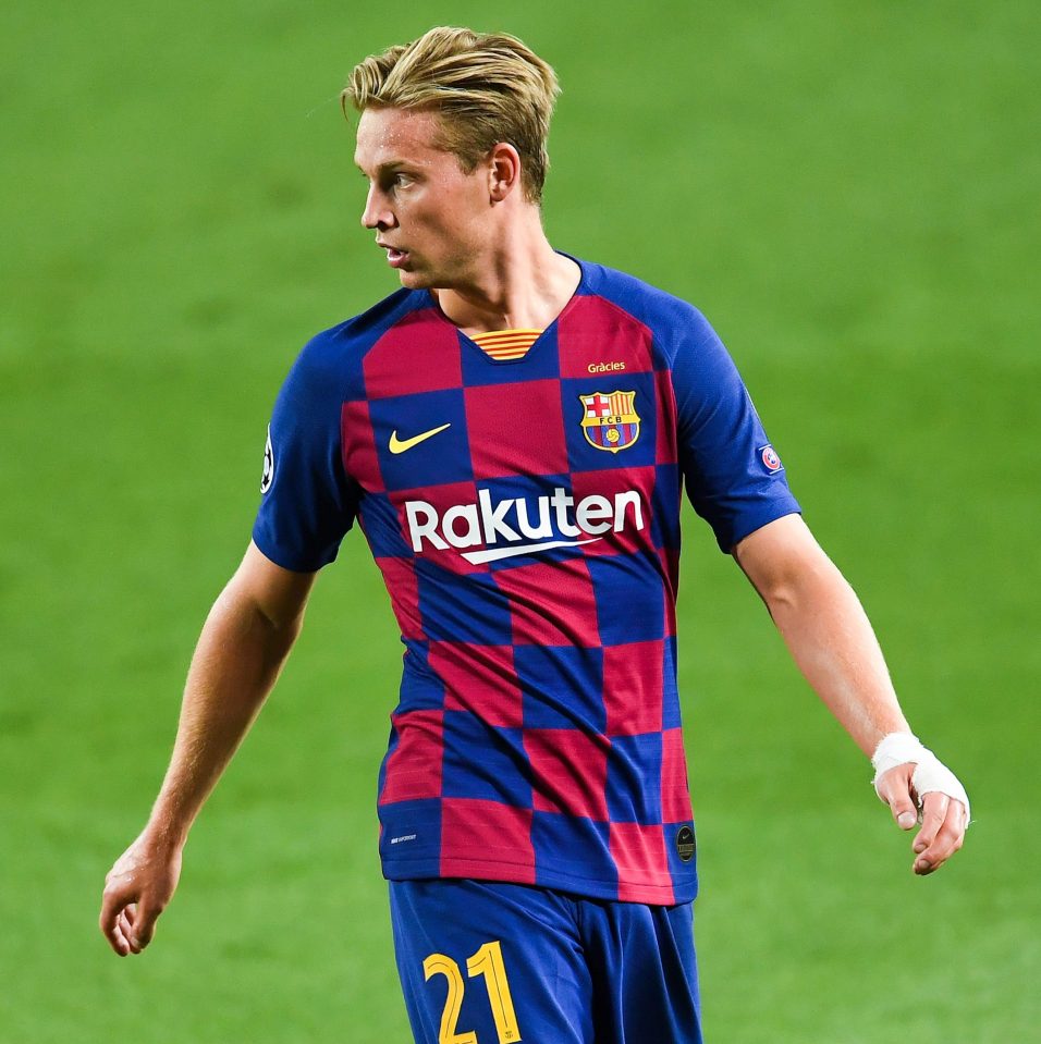 De Jong wore a bandage during Barcelona's Champions League tie with Napoli