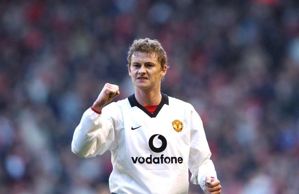 LIVERPOOL, ENGLAND - DECEMBER 12: Ole Gunnar Solskjaer applauds the fans at the final whistle after the FA Barclaycard Premiership match between Liverpool v Manchester United at Anfield on December 12, 2002 in Liverpool, England. (Photo by John Peters/Manchester United via Getty Images)