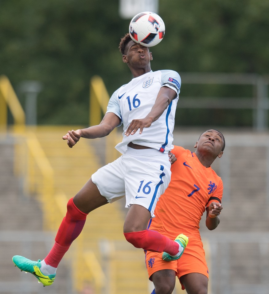 ULM, GERMANY - JULY 15: Reece Oxford of England (L) is challenged by Steven Bergwijn of the Netherlands during the UEFA Under19 European Championship match between U19 Netherlands and U19 England at Donaustadion on July 15, 2016 in Ulm, Germany. (Photo by Daniel Kopatsch/Bongarts/Getty Images)