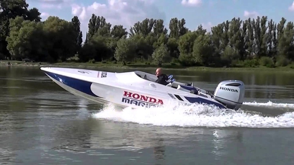 Speedboat engines