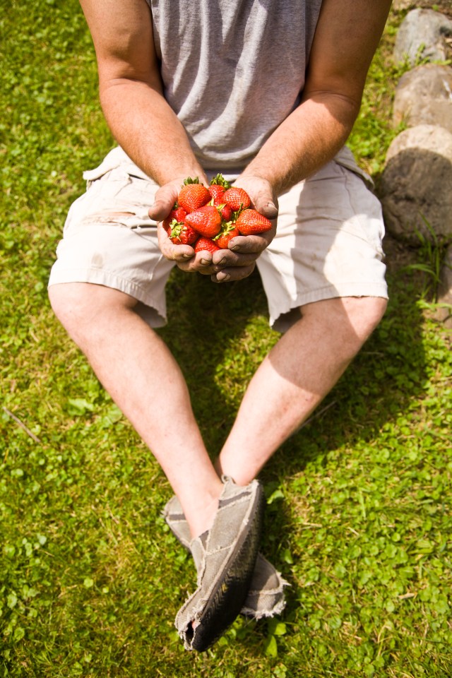Man holding strawberries