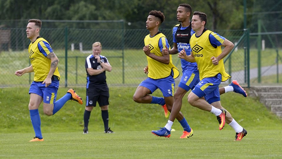Koeman oversees Evertons pre-season training in Austria