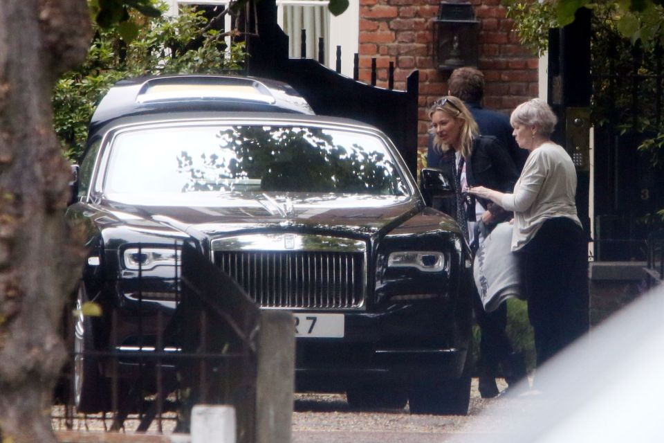 EXCLUSIVE ALL ROUNDER ***MINIMUM FEE £250 PER PICTURE APPLIES*** British supermodel Kate Moss gets her hands on another British supermodel, a brand new Rolls Royce Dawn. The convertible Dawn retails at £265,155.