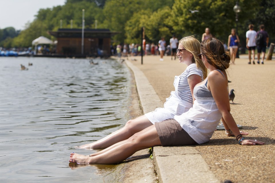 It was an uncomfortable night across the UK as temperatures remained in the high 20s and another warm day began on Wednesday