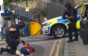 Moment cops aim submachine gun at head of suspect less than 24hrs after RAF kidnap attempt