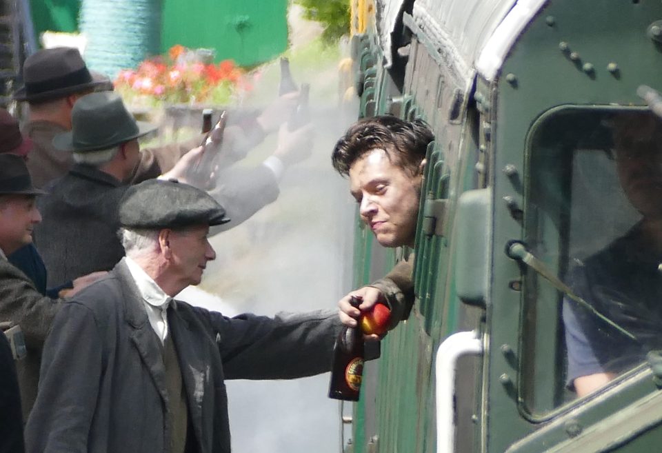 http://machibet777.site/tvandshowbiz/1436109/harry-styles-gets-covered-in-blood-and-mud-for-gritty-role-in-wwii-thriller-dunkirk/