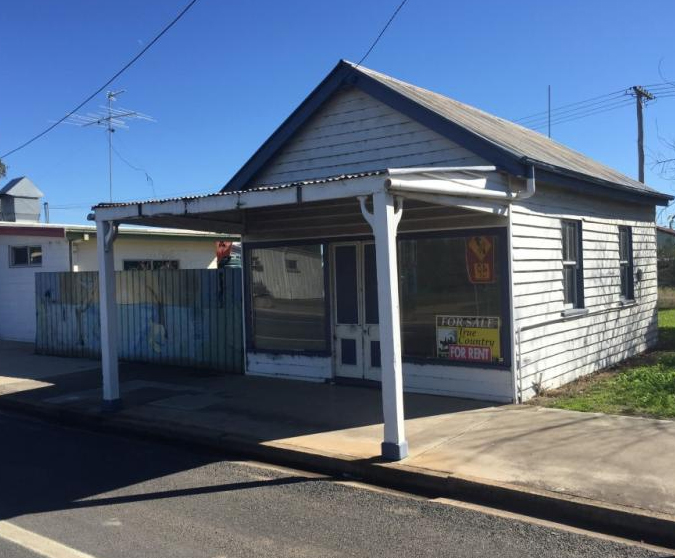 The auction has piqued the interest of hundreds of buyers