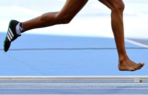 Ethopian steeplechase runner breaks down after finishing her race with just one shoe
