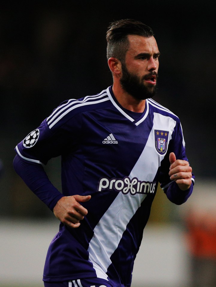 BRUSSELS, BELGIUM - OCTOBER 22: Steven Defour of Anderlecht in action during the UEFA Champions League Group D match between RSC Anderlecht and Arsenal at Constant Vanden Stock Stadium on October 22, 2014 in Brussels, Belgium. (Photo by Dean Mouhtaropoulos/Getty Images)