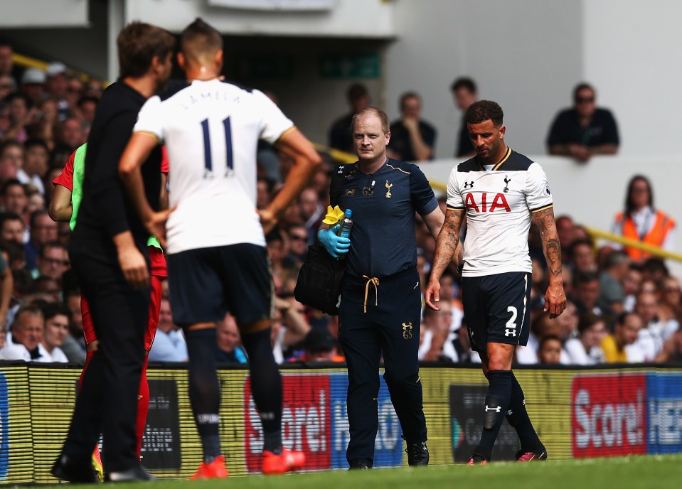 LONDON, ENGLAND - AUGUST 27: Kyle Walker of Tottenham Hotspur is taken off injured with the medical team during the Premier League match between Tottenham Hotspur and Liverpool at White Hart Lane on August 27, 2016 in London, England. (Photo by Jan Kruger/Getty Images)