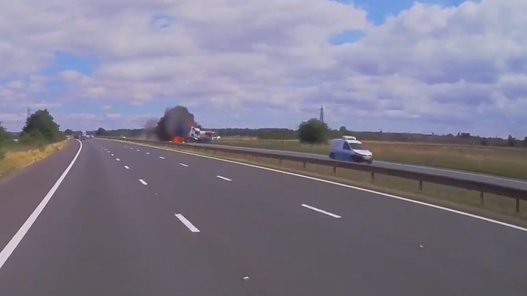 M180 crash 16_8_16 filmed with cobra 900e dash cam - mercury.00_00_04_24.Still008
