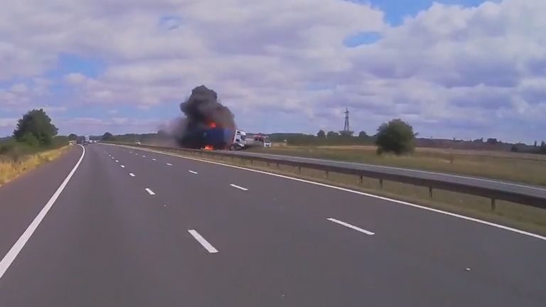 M180 crash 16_8_16 filmed with cobra 900e dash cam - mercury.00_00_05_18.Still009